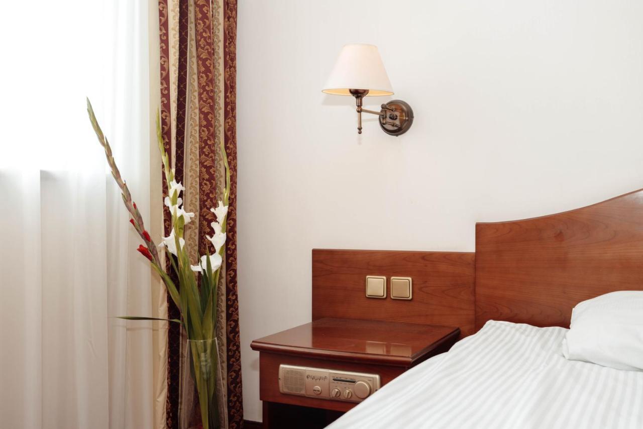 Hotel Sympozjum & Spa Краков Экстерьер фото