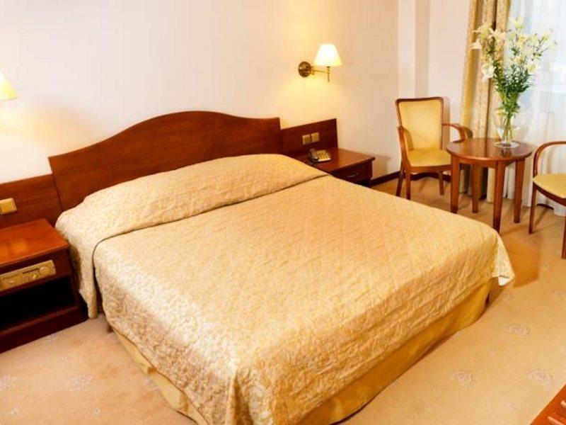 Hotel Sympozjum & Spa Краков Экстерьер фото